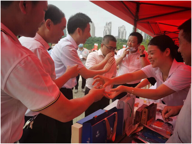 文化和自然遗产日 | 益阳市民近距离感受湘益茯茶国家非遗茯砖茶制作技艺